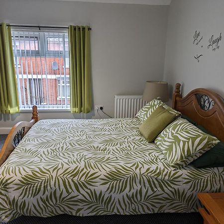Maire Toireasa - Cosy Refurbished Property In The Gaeltacht Quarter 贝尔法斯特 外观 照片