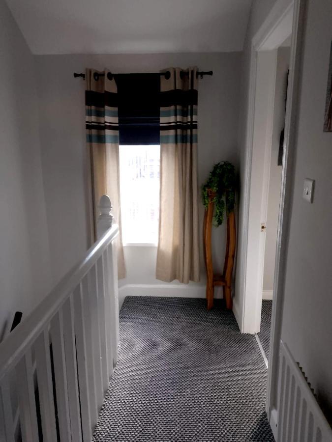 Maire Toireasa - Cosy Refurbished Property In The Gaeltacht Quarter 贝尔法斯特 外观 照片