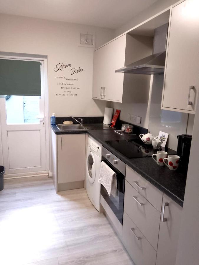 Maire Toireasa - Cosy Refurbished Property In The Gaeltacht Quarter 贝尔法斯特 外观 照片