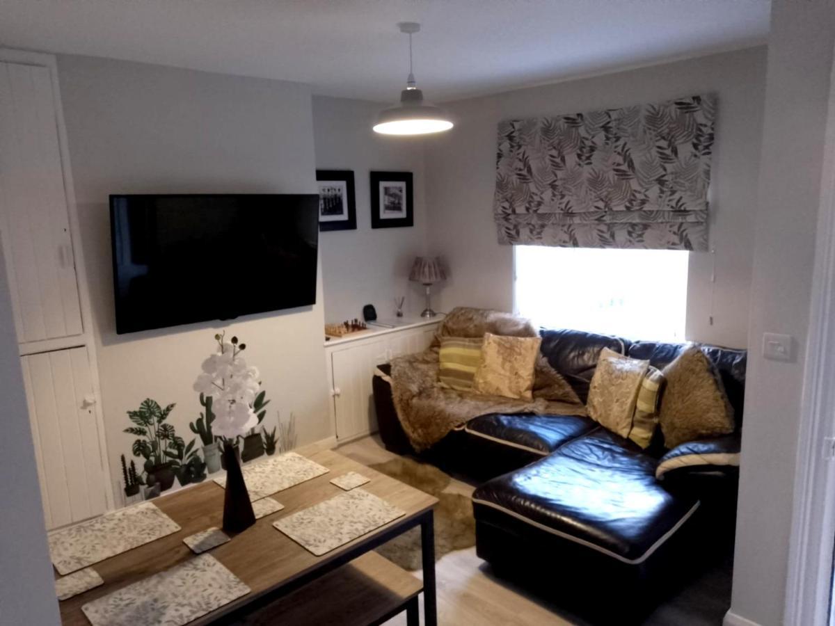 Maire Toireasa - Cosy Refurbished Property In The Gaeltacht Quarter 贝尔法斯特 外观 照片