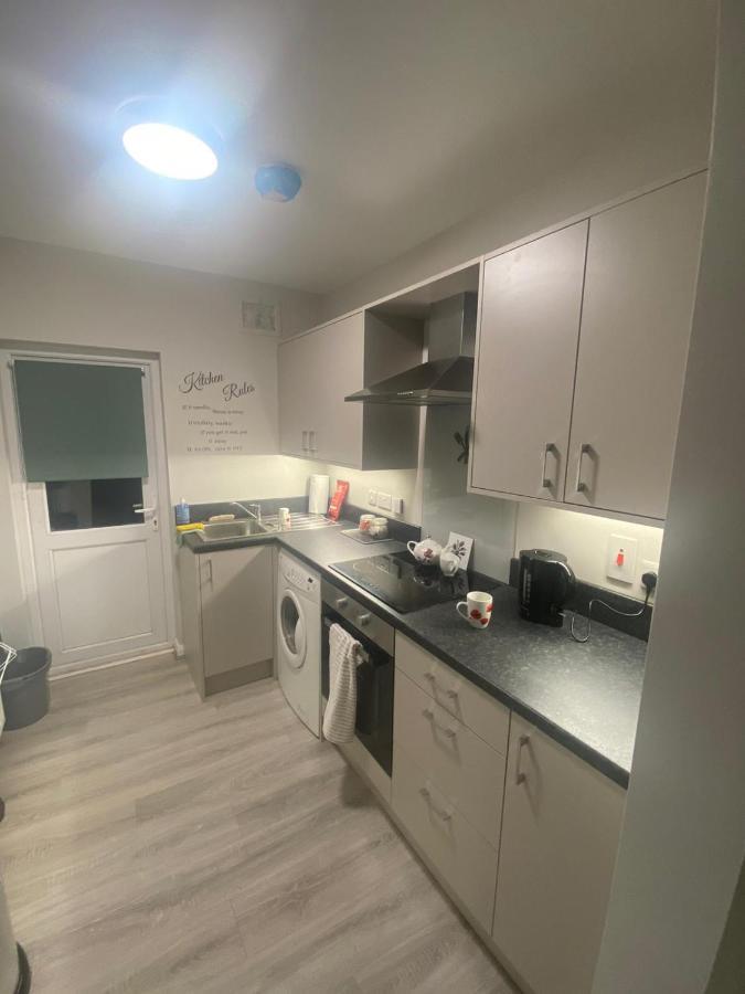 Maire Toireasa - Cosy Refurbished Property In The Gaeltacht Quarter 贝尔法斯特 外观 照片