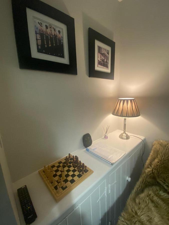 Maire Toireasa - Cosy Refurbished Property In The Gaeltacht Quarter 贝尔法斯特 外观 照片