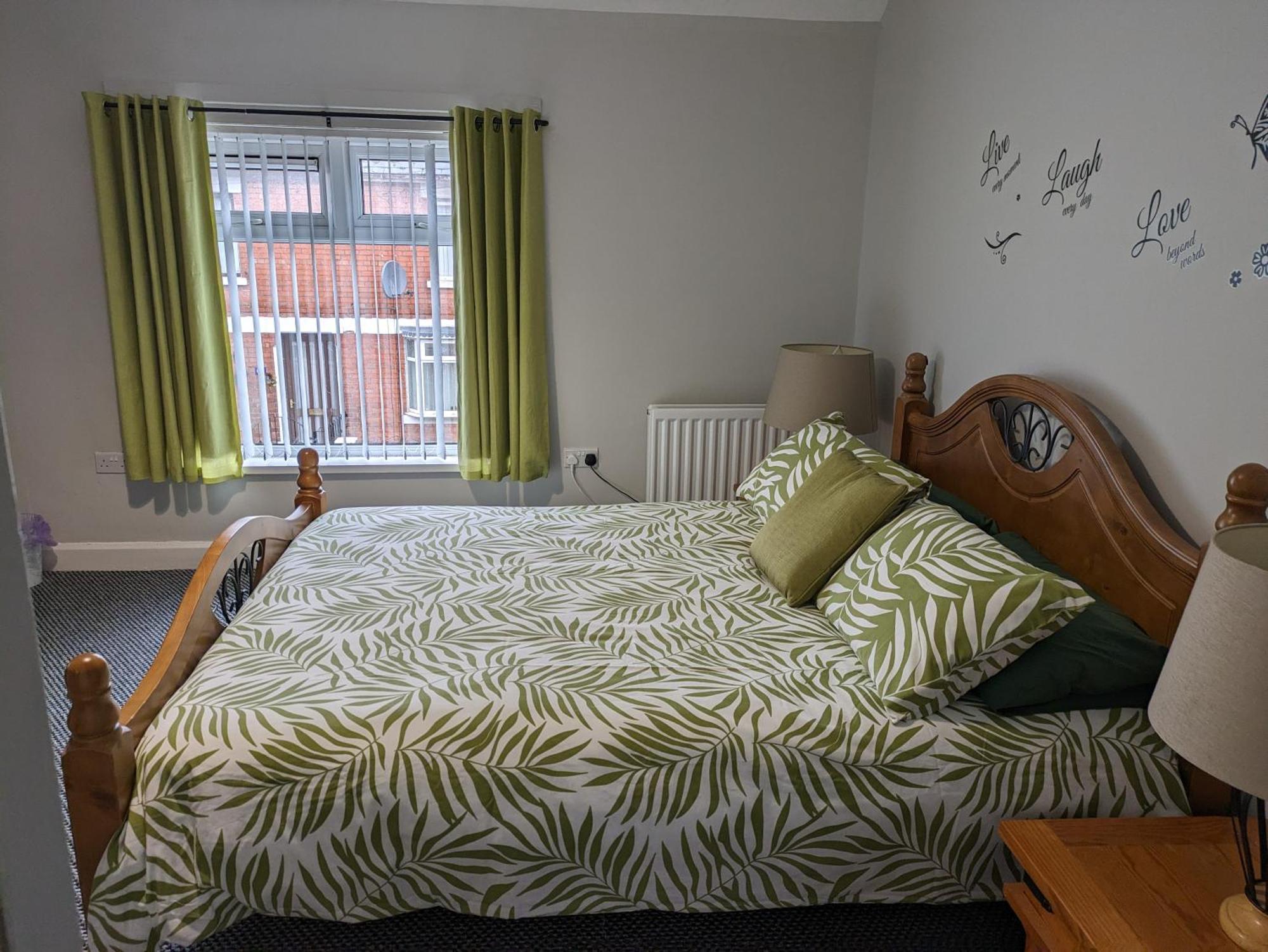 Maire Toireasa - Cosy Refurbished Property In The Gaeltacht Quarter 贝尔法斯特 外观 照片