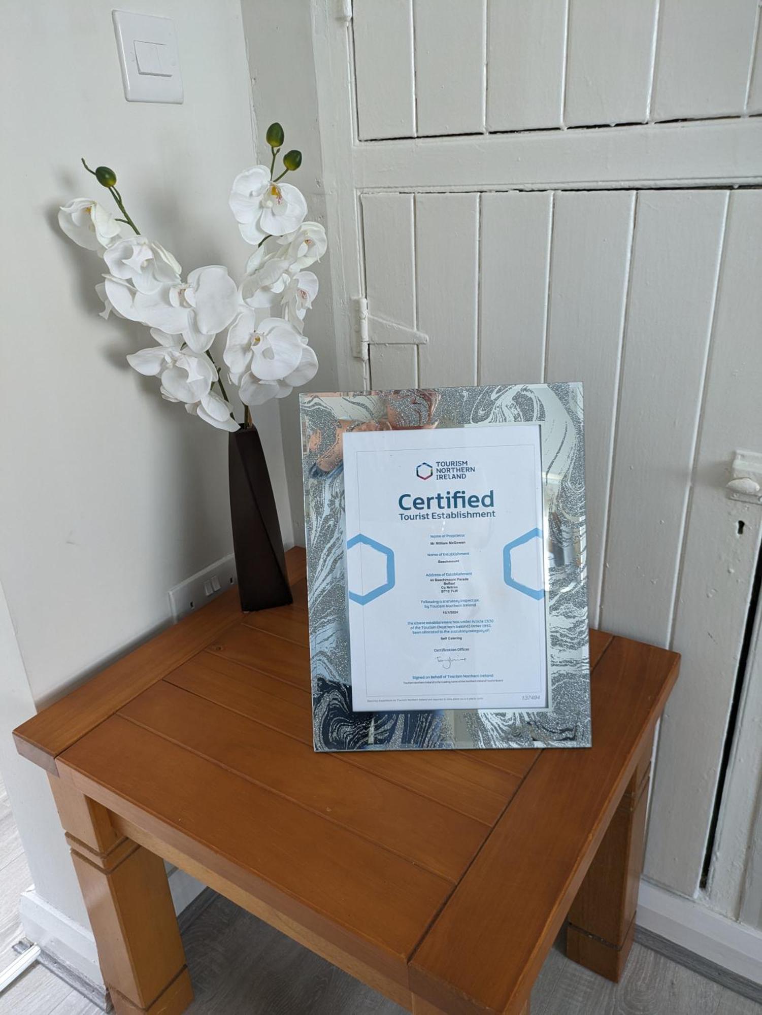 Maire Toireasa - Cosy Refurbished Property In The Gaeltacht Quarter 贝尔法斯特 客房 照片