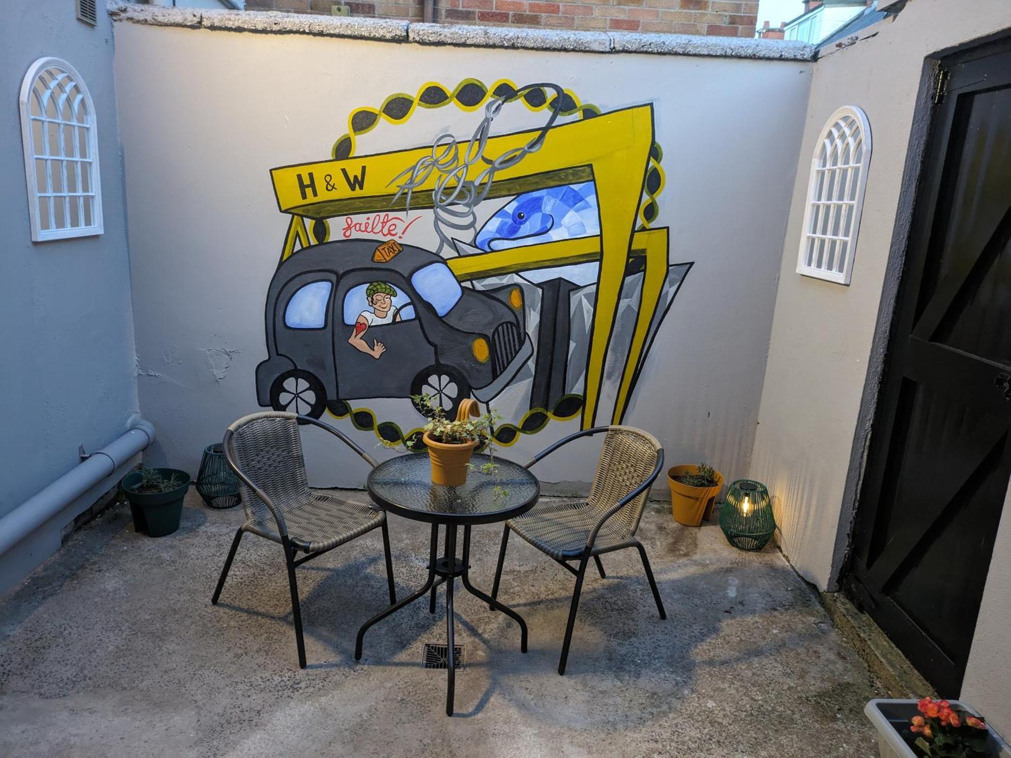 Maire Toireasa - Cosy Refurbished Property In The Gaeltacht Quarter 贝尔法斯特 客房 照片