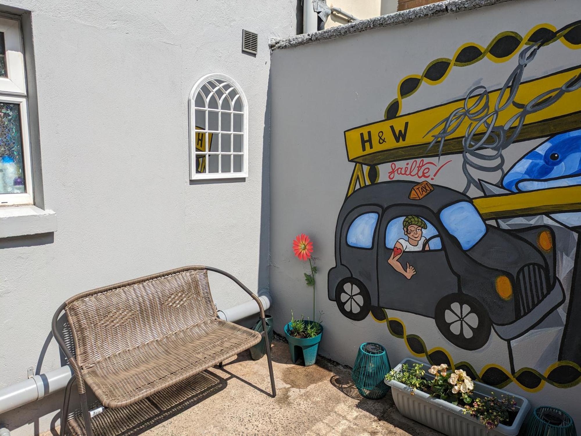Maire Toireasa - Cosy Refurbished Property In The Gaeltacht Quarter 贝尔法斯特 客房 照片