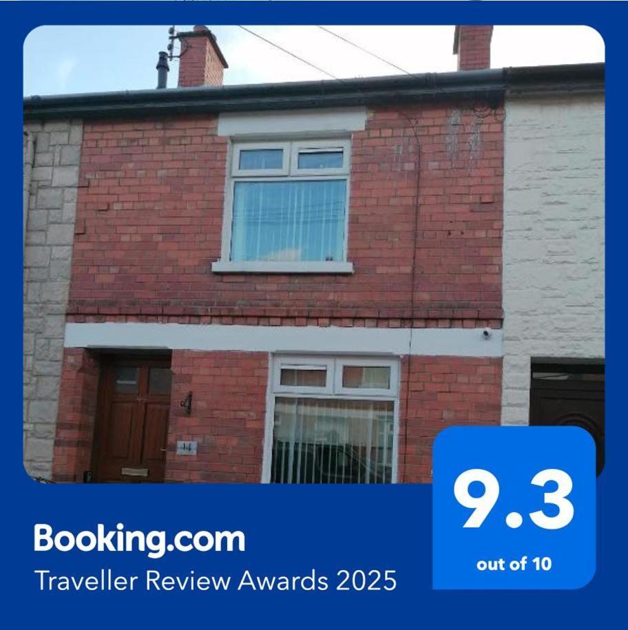 Maire Toireasa - Cosy Refurbished Property In The Gaeltacht Quarter 贝尔法斯特 外观 照片